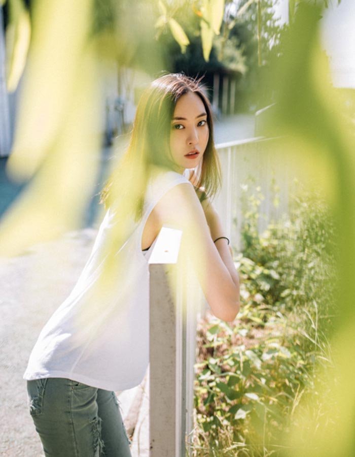 tailor2-about-woman-leaning-2