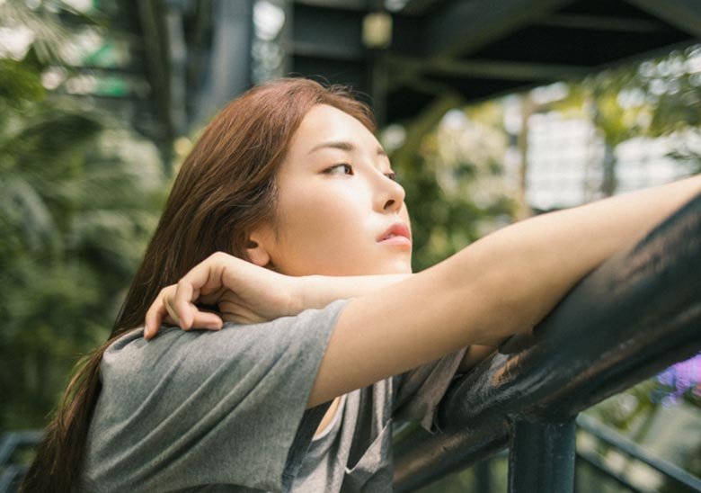 tailor2-about-woman-leaning